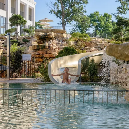 Aquahouse فندق فارنا